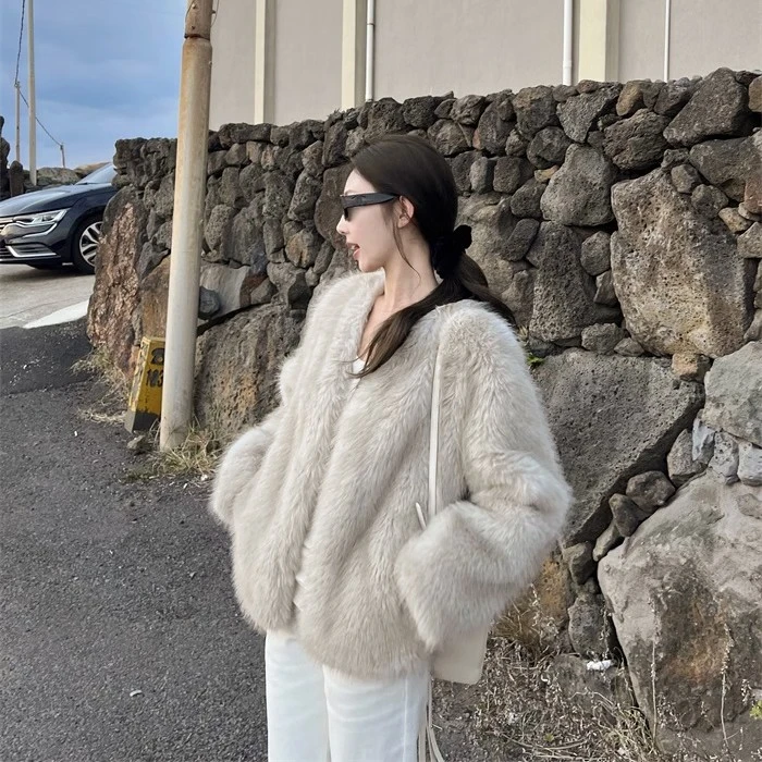 以假乱真3.0 毛料升级 V领版本仿狐狐毛外套