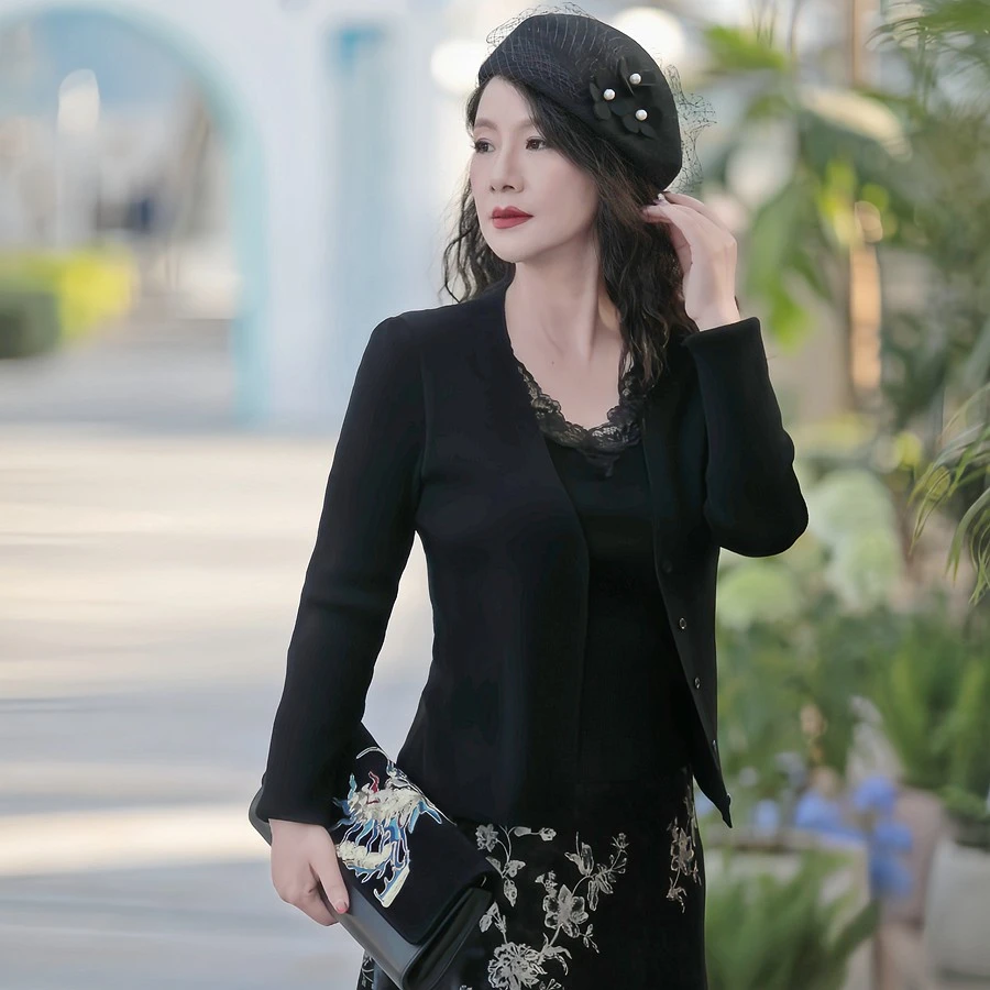 新春福利【香水蕾丝】黑色蕾丝领假两件羊毛开衫 超软糯