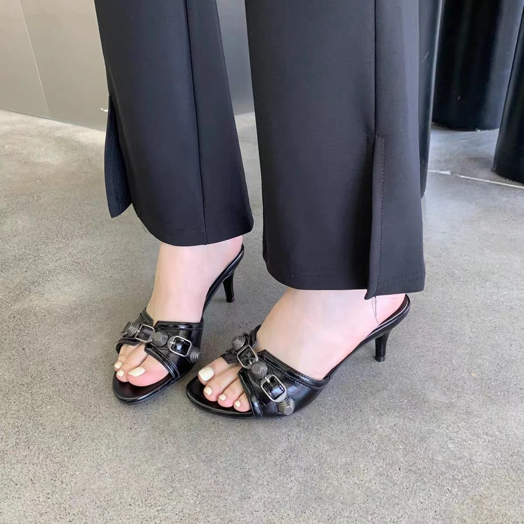 2023新款夏季拖鞋细跟圆头露趾柳钉金属扣性感一字外穿半拖高跟鞋
