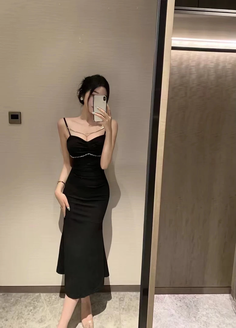 -JUU名媛闪钻吊带连衣裙女夏季纯欲性感包臀小妈裙显身材绝美裙子