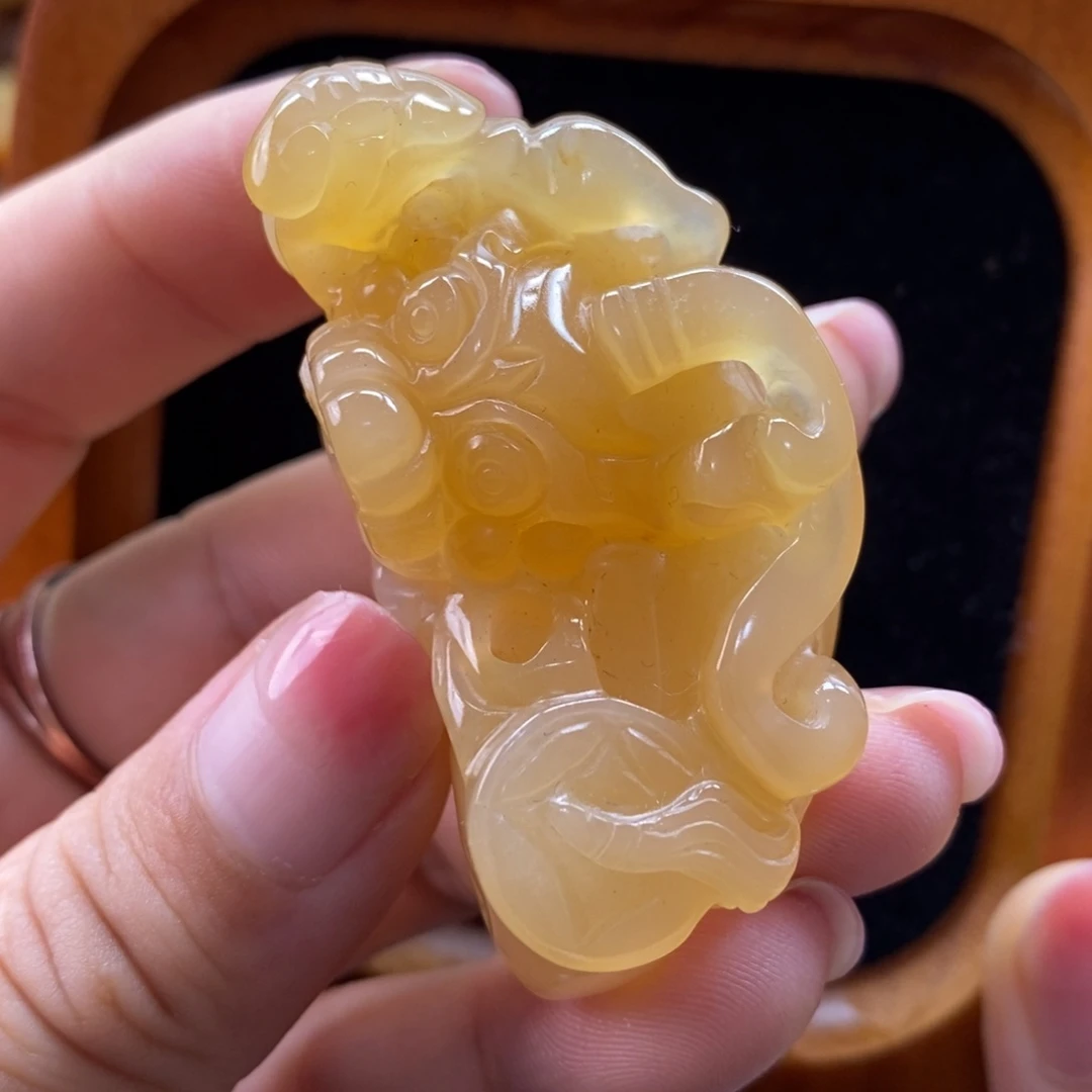石英质玉（黄龙玉）颈饰未镶嵌