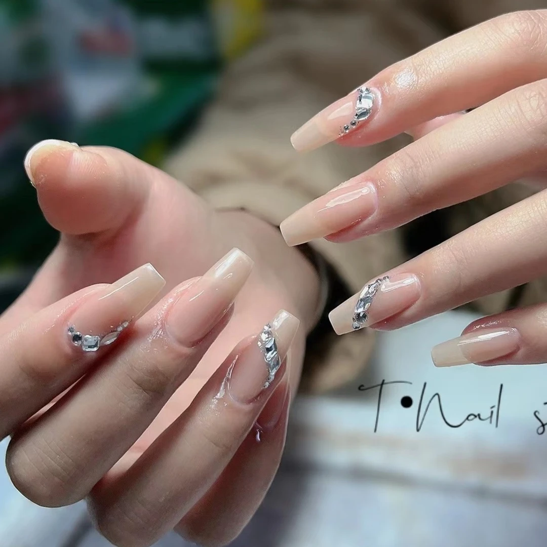 【马上制造局】白色平底异形中号K9水晶玻璃纯手工显白气质美甲钻