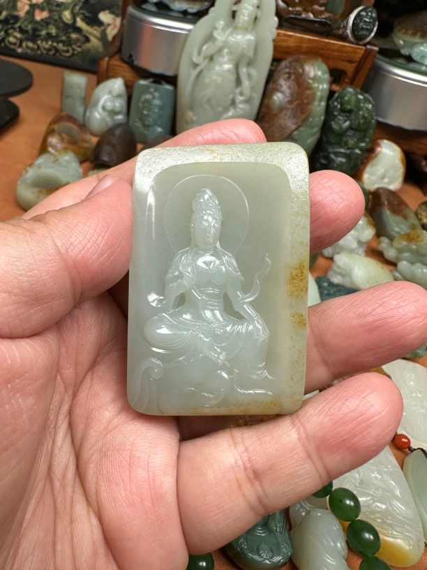 普贤菩萨76.7克，新疆和田玉，洒金皮钢板料，青白细腻油润熟糯，牌子