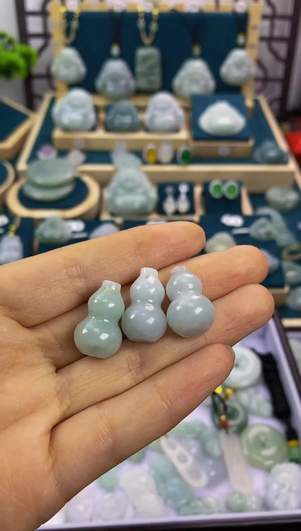 【闪购商品】翡翠颈饰未镶嵌葫芦（多样性发货发其一）