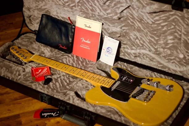 fender 电吉他 美专二代 奶油黄