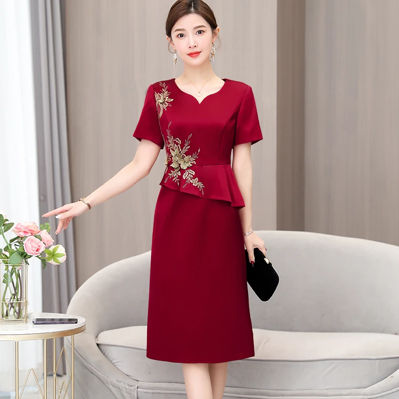 改良旗袍裙2024年新款喜服喜婆婆婚宴收腰显瘦气质年轻妈妈礼服裙