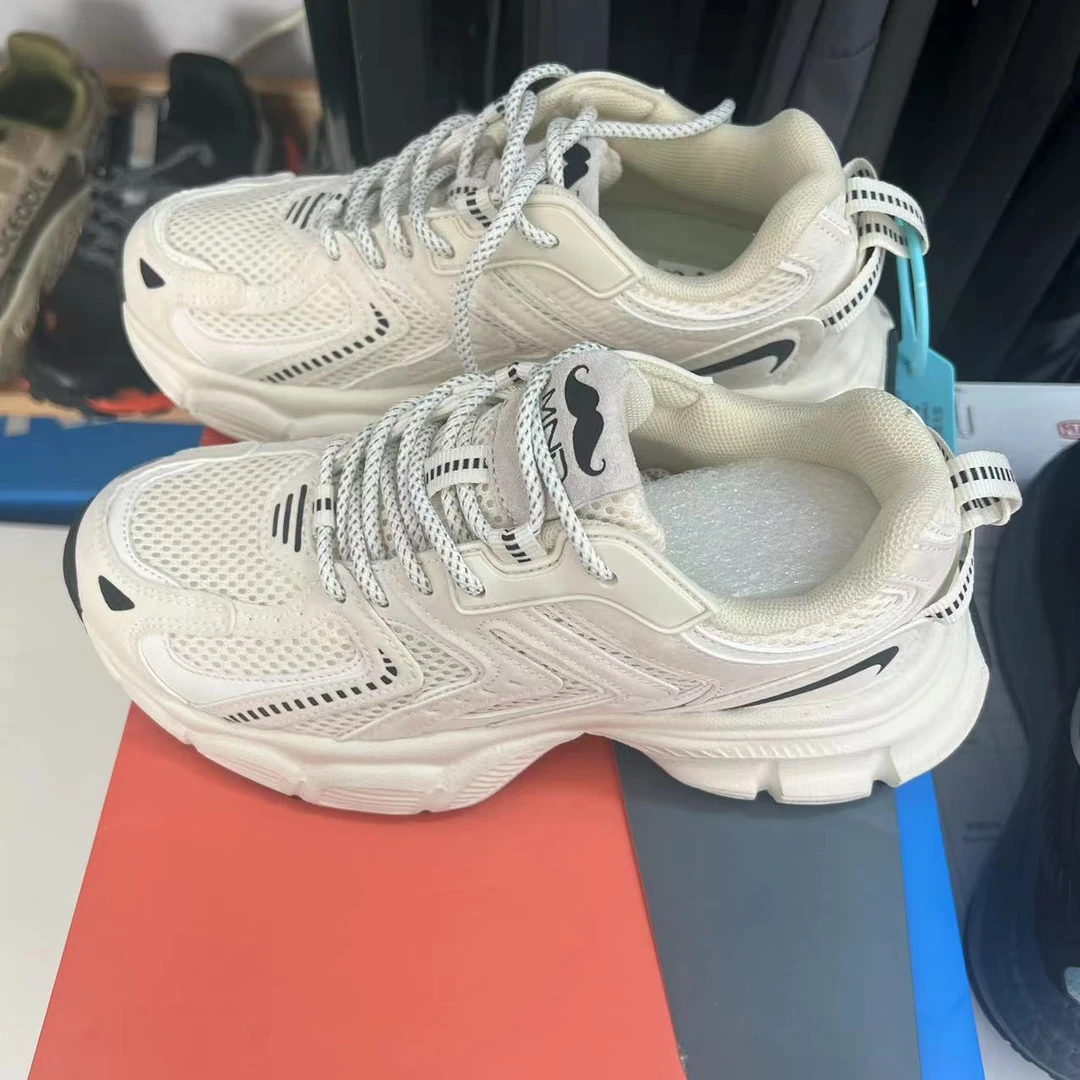 孤品库存男女运动鞋（没有运费险 有瑕疵 介意勿拍 喵喵）