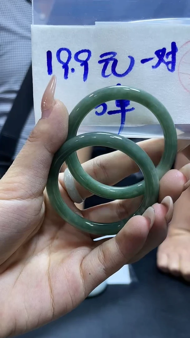 【闪购商品】定制翡翠未镶嵌翡翠手镯