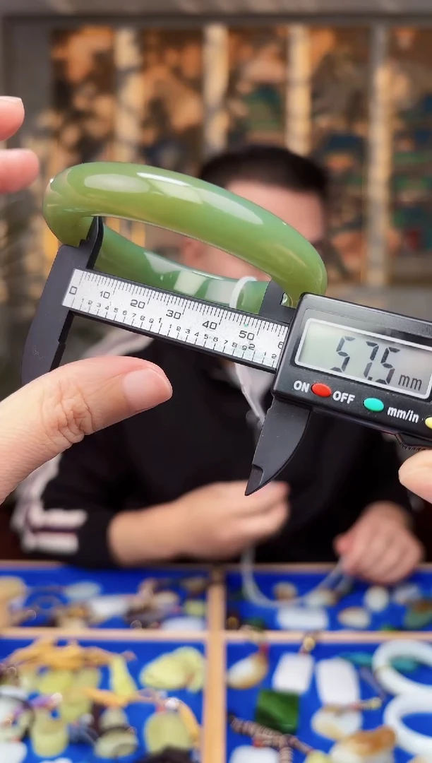 【闪购商品】和田玉手镯未镶嵌 只发一件