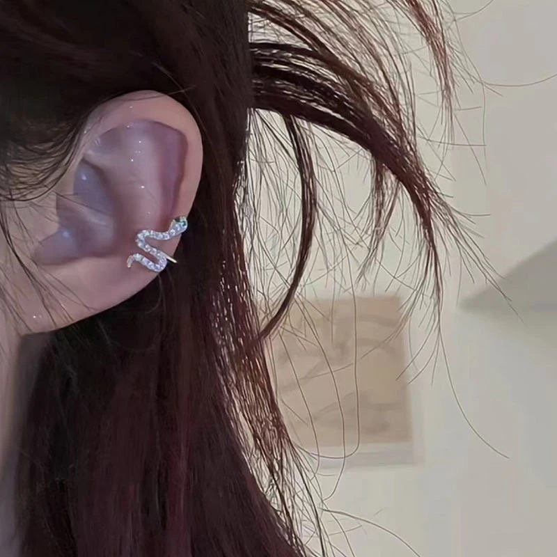 合金耳饰 2023新款高级感小蛇耳夹无耳洞小巧风格蝴蝶耳夹百搭