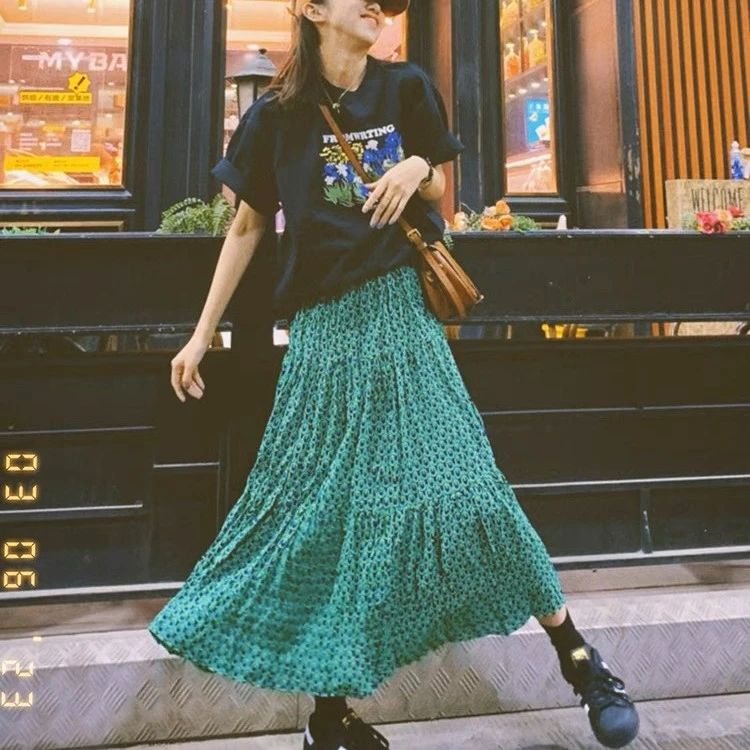 复古绿色碎花半身裙女春秋季松紧高腰显瘦a字裙中长款大摆伞裙子