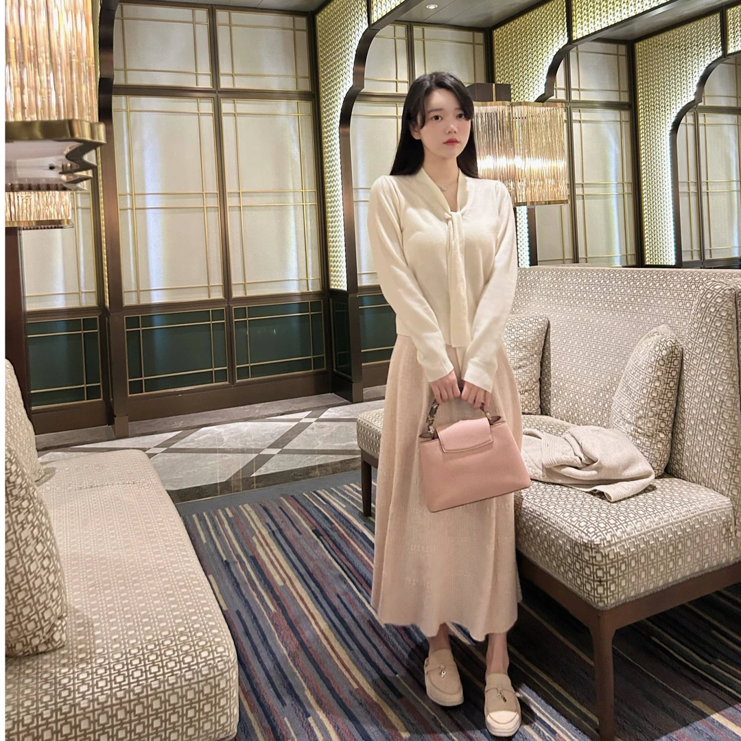 小姨妈yoobaby 轻轻柔柔的系带上衣毛衣