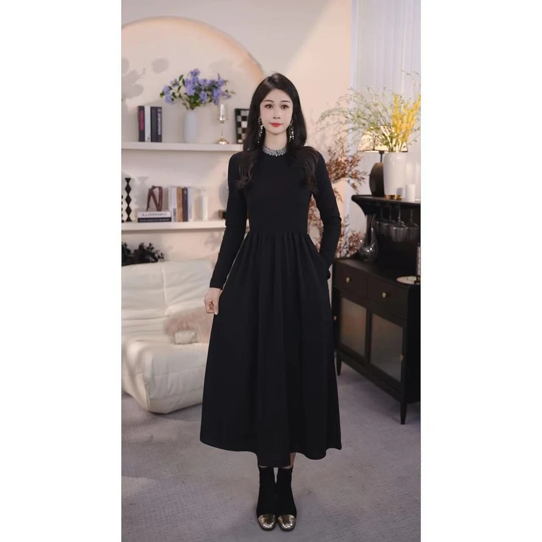 夏蝶妮设计感钉珠显瘦高级赫本风时尚洋气长袖打底小黑裙1348