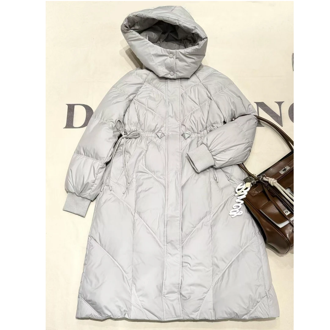 [68岁小姐姐]冬季90白鸭绒连帽收腰系带时尚长款过膝羽绒服DJ 077