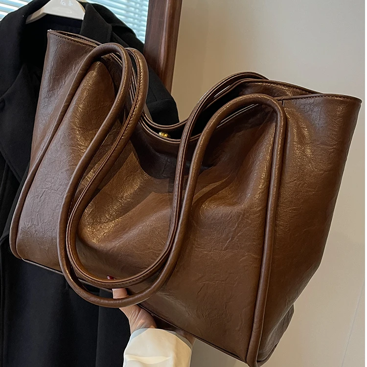 女经典春季百搭通勤大容量学生上课单肩托特胸前上班斜挎包女款