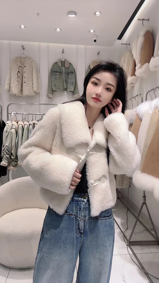 2024-1秋冬新款百搭亲肤感复古简约款风绵羊毛短装外套