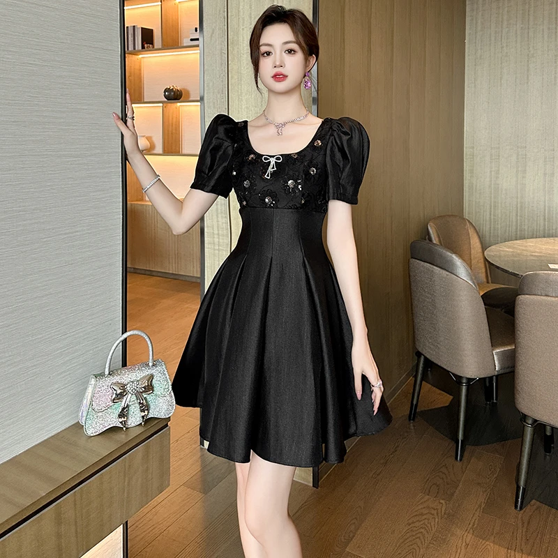 方领收腰泡泡袖赫本裙子名媛短款气质小黑裙70360