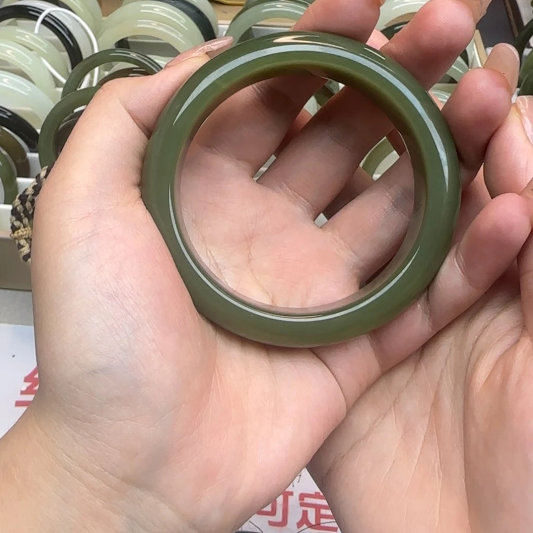 【闪购商品】和田玉手镯未镶嵌小****人