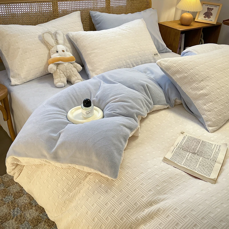 2025新款高克重雕花牛奶绒四件套糖果格冬季加厚牛奶绒四件套