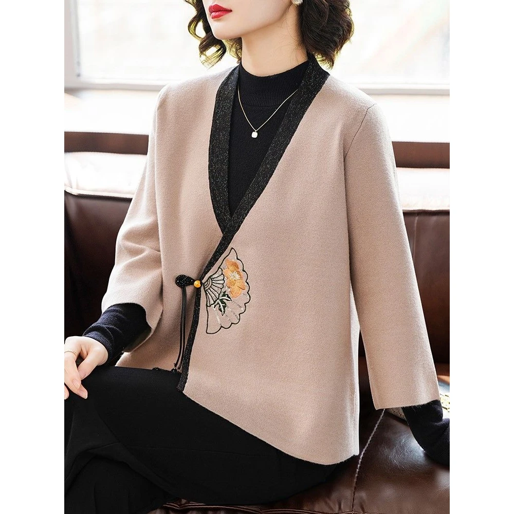 新中式妈妈春秋装洋气短款外套中老年女装中国风刺绣针织开衫上衣