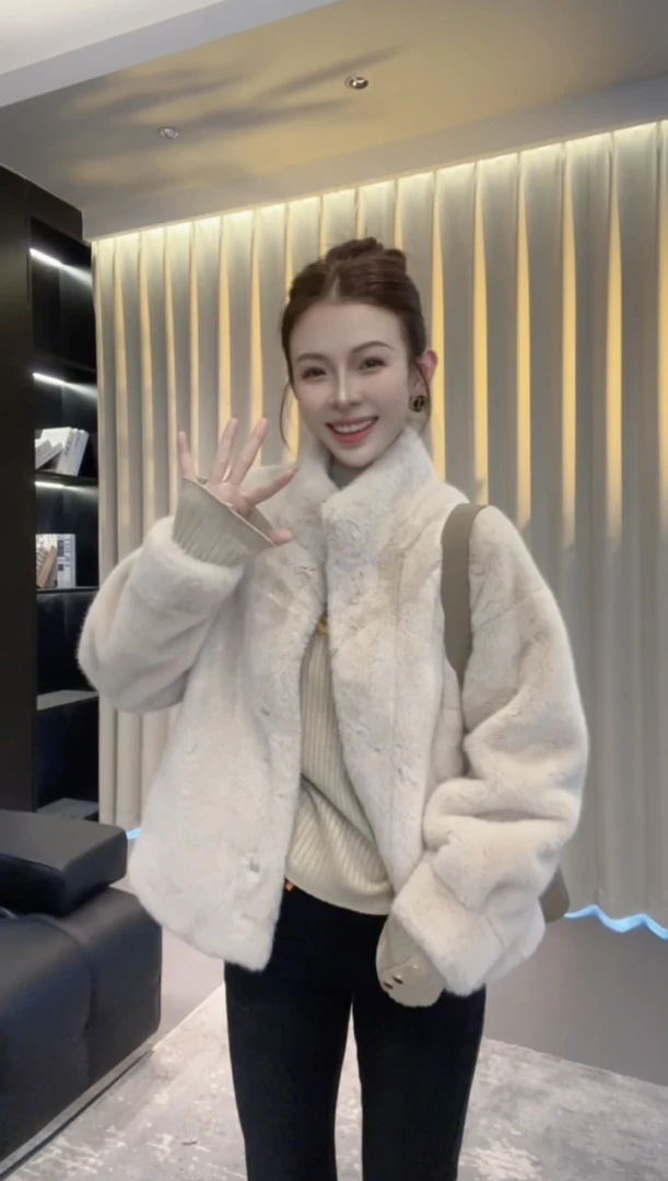 诗诗严选-高级感一体毛毛立领外套立领短款显瘦气质保暖上衣24002