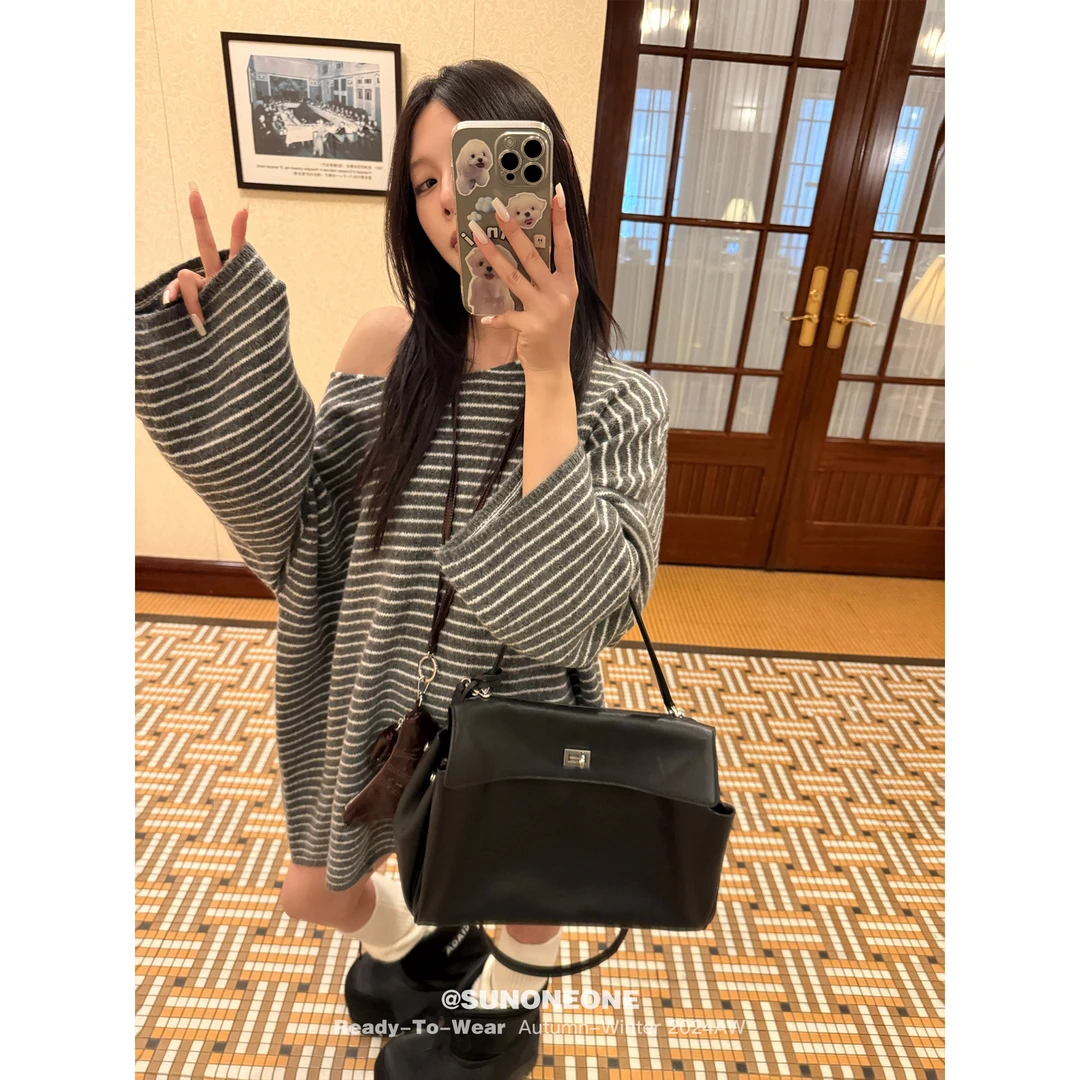SUNONEONE 条纹宽松长袖毛衣女冬季内搭圆领套头针织打底衫H0719M