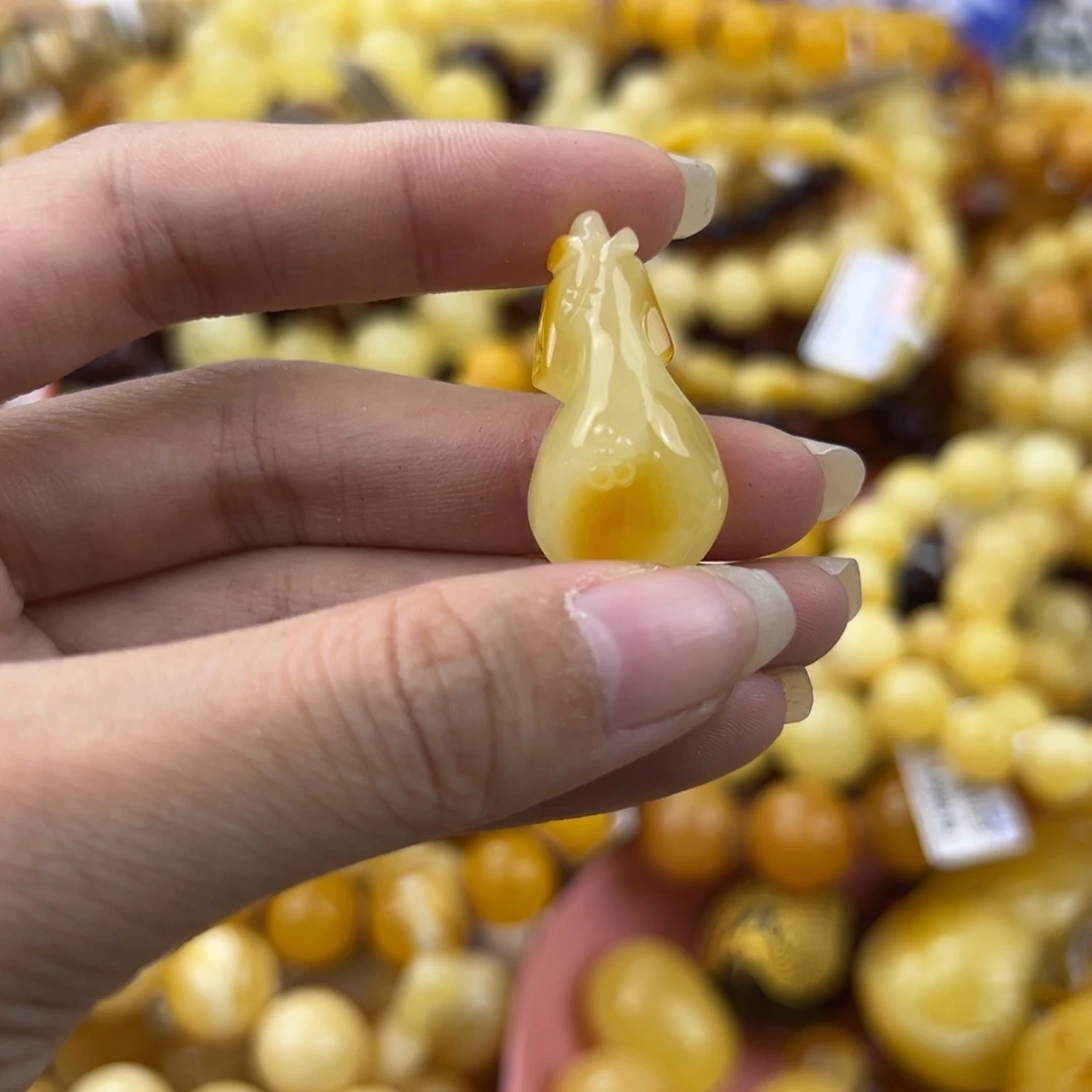 琥珀珠宝奇石未镶嵌
