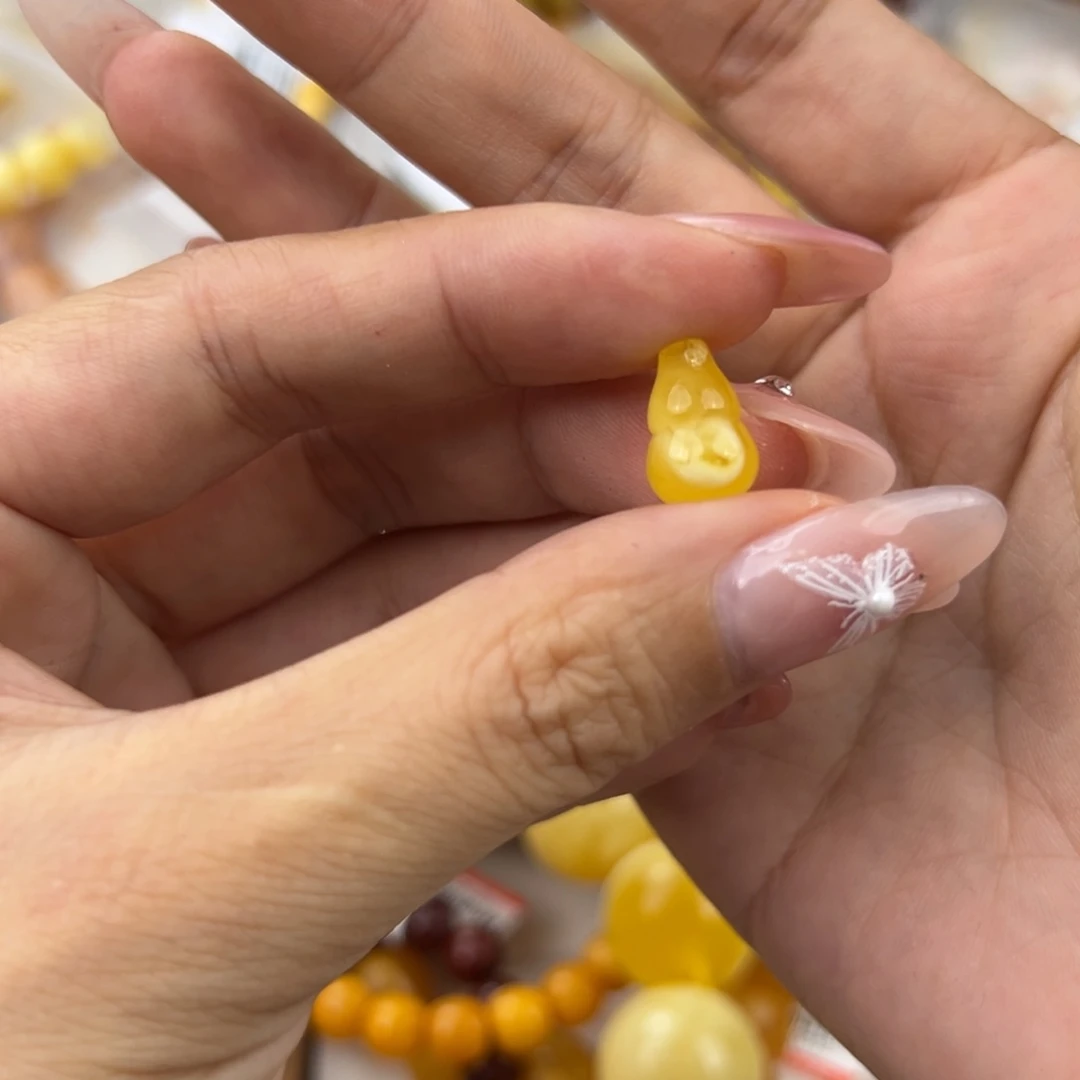 琥珀珠宝奇石未镶嵌