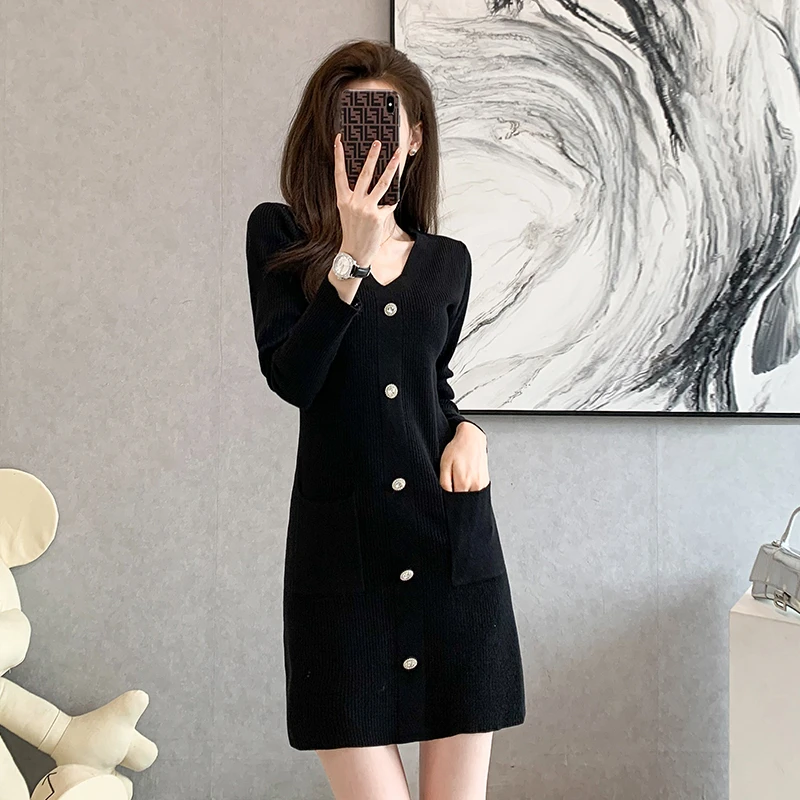 赫本风连衣裙女秋冬新款法式气质时尚小香风长袖针织打底收腰裙子