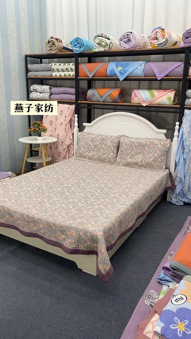 繁华绗缝直角床盖，（由于人工裁剪有5厘米误差，介意勿拍）