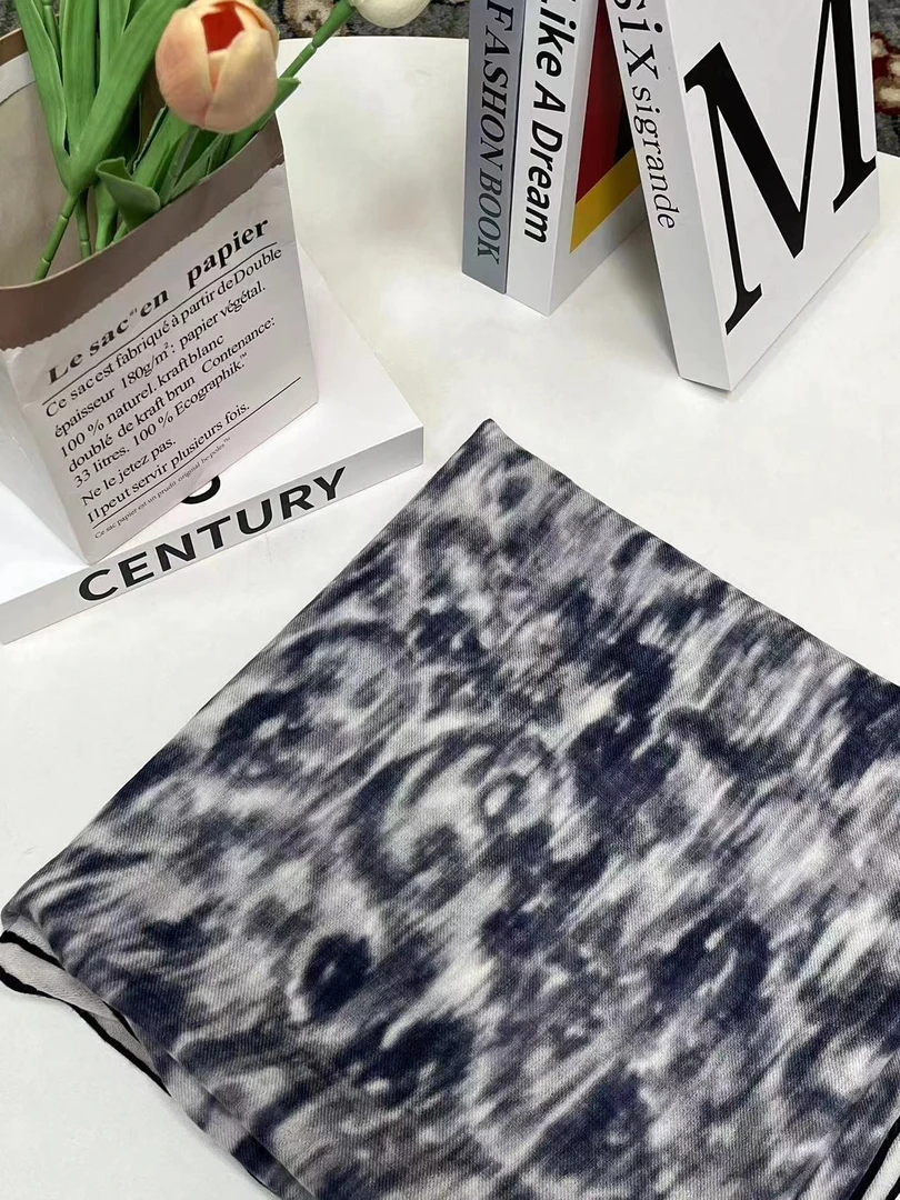 蓝紫影像羊绒140方巾