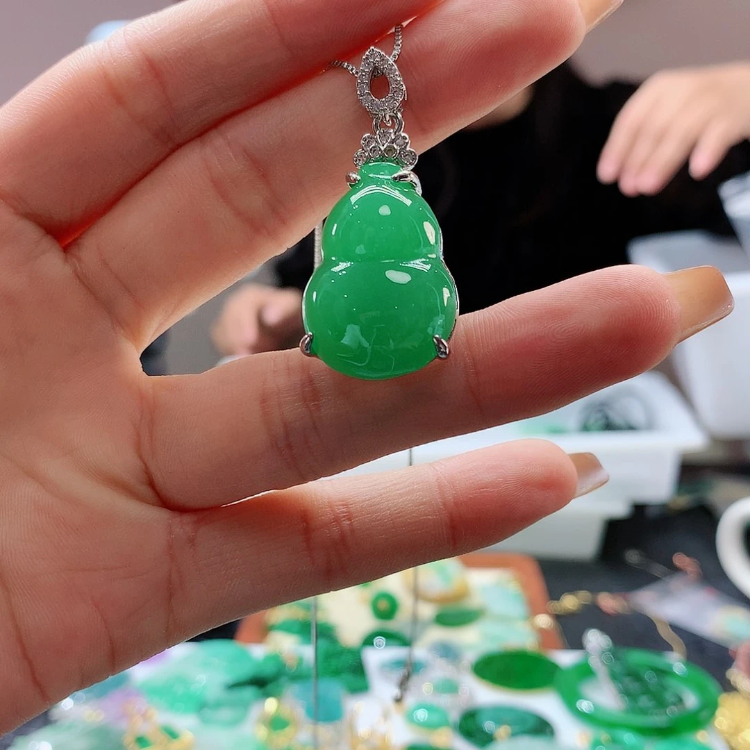 【闪购商品】翡翠吊坠(赠链)未镶嵌