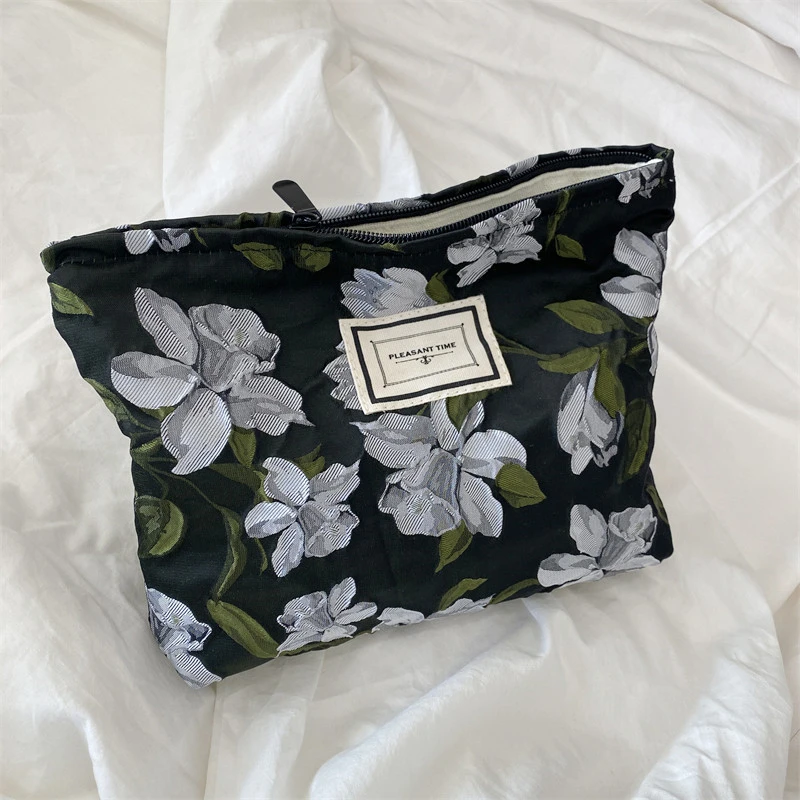 立体提花法式灰色花朵黑色化妆包 09258