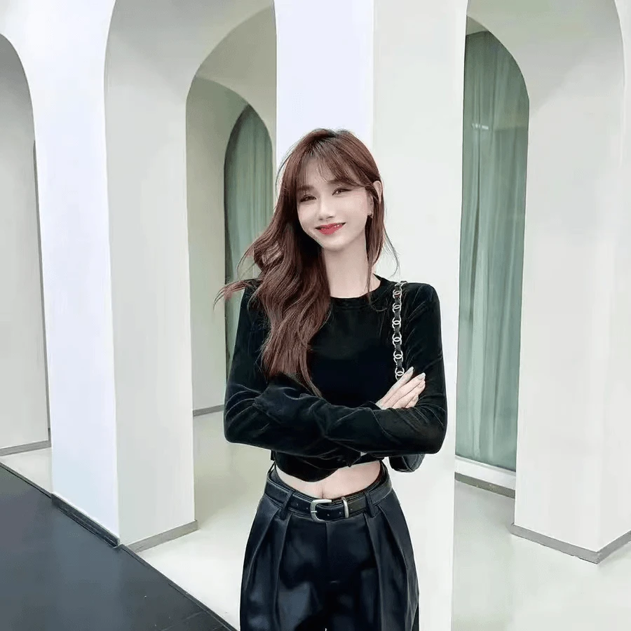 2024秋冬新款轻奢法式气质复古开叉袖丝绒上衣圆领打底衫时尚T恤