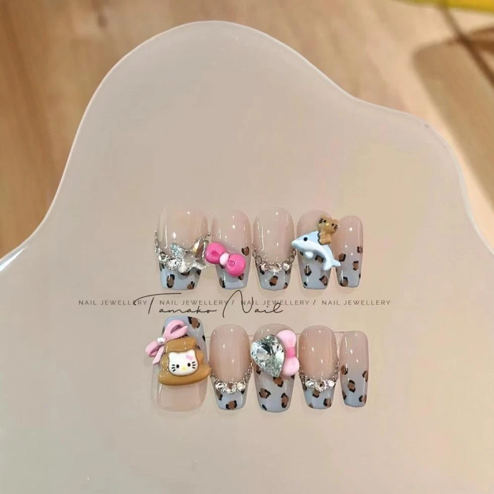 爱心海豚手工穿戴甲臭臭Kt猫蝴蝶结钻石美甲光疗甲可爱学生美甲片