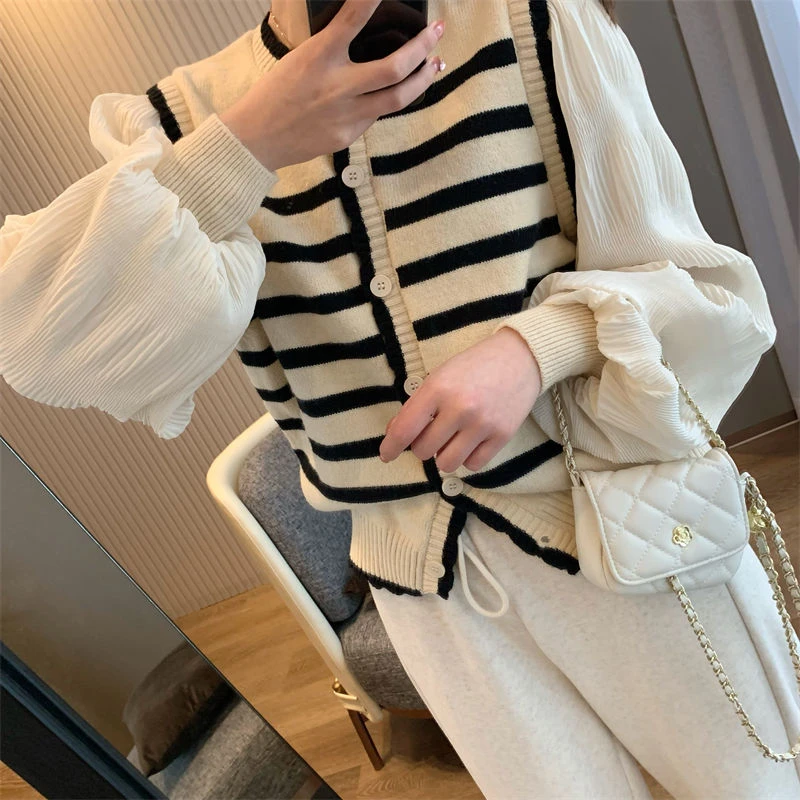黑白条纹拼接假两件毛衣外套女春秋洋气针织开衫高级感泡泡袖上衣