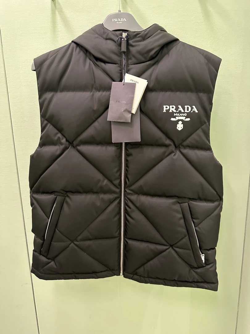 未使用 Prada/普拉达 男款男士时尚休闲百搭棉服马甲