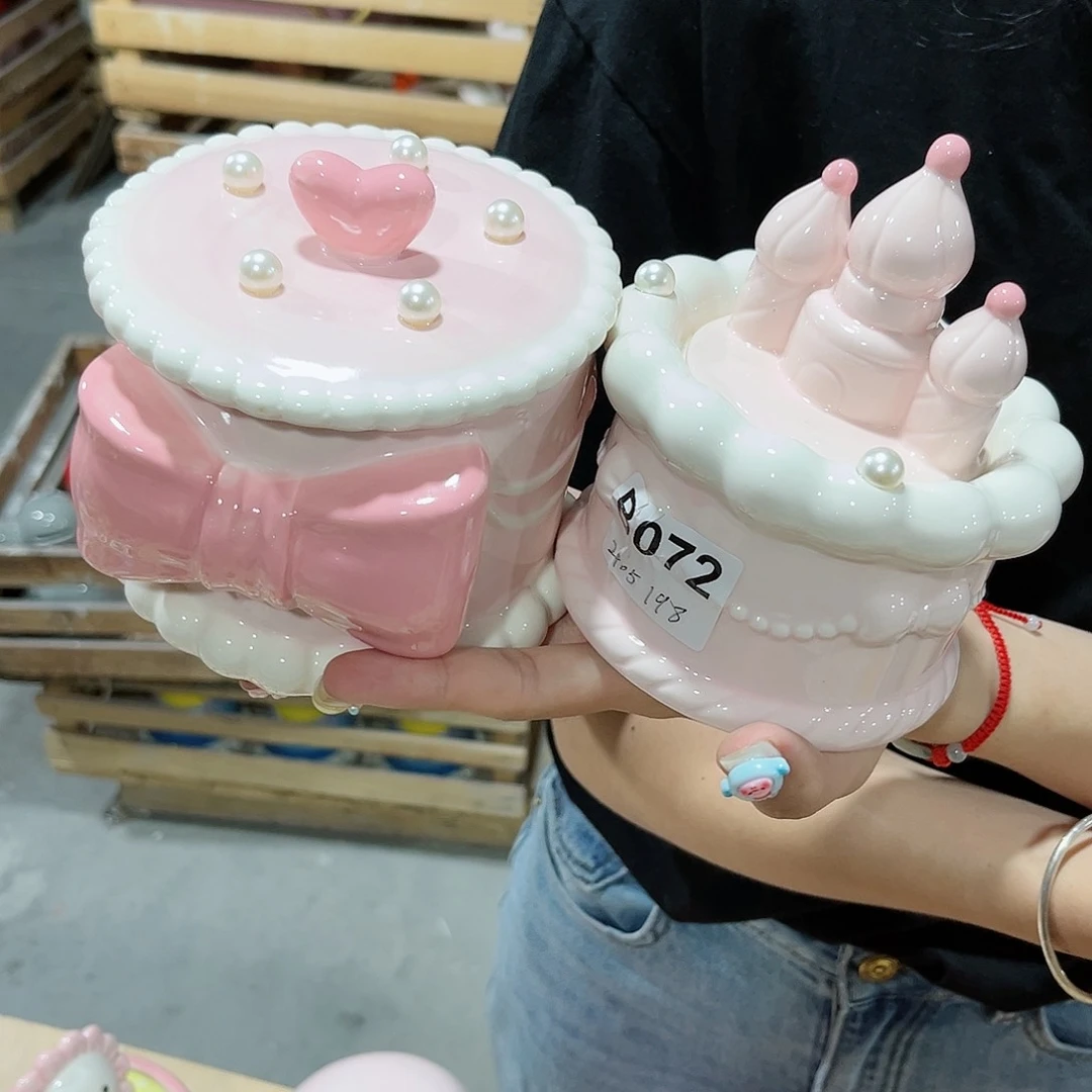 珍珠蝴蝶结蛋糕加小城堡