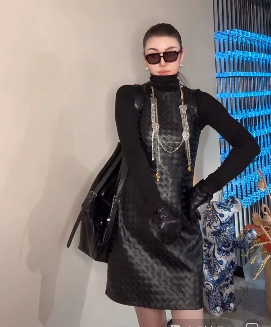 【HAV】  早秋新款时髦百搭圆领编织无袖羊皮背心连衣裙8810