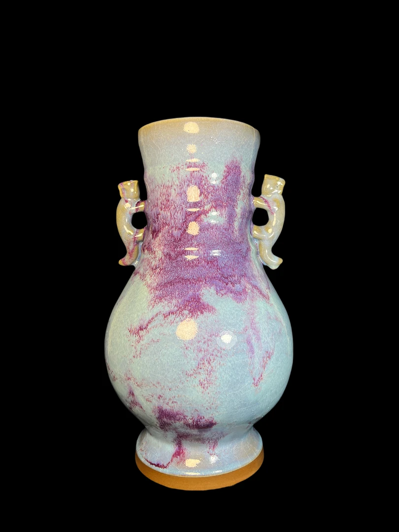 尹建中老师传统煤烧作品——步步登高瓶。高度40、口径15、腹径24厘米。