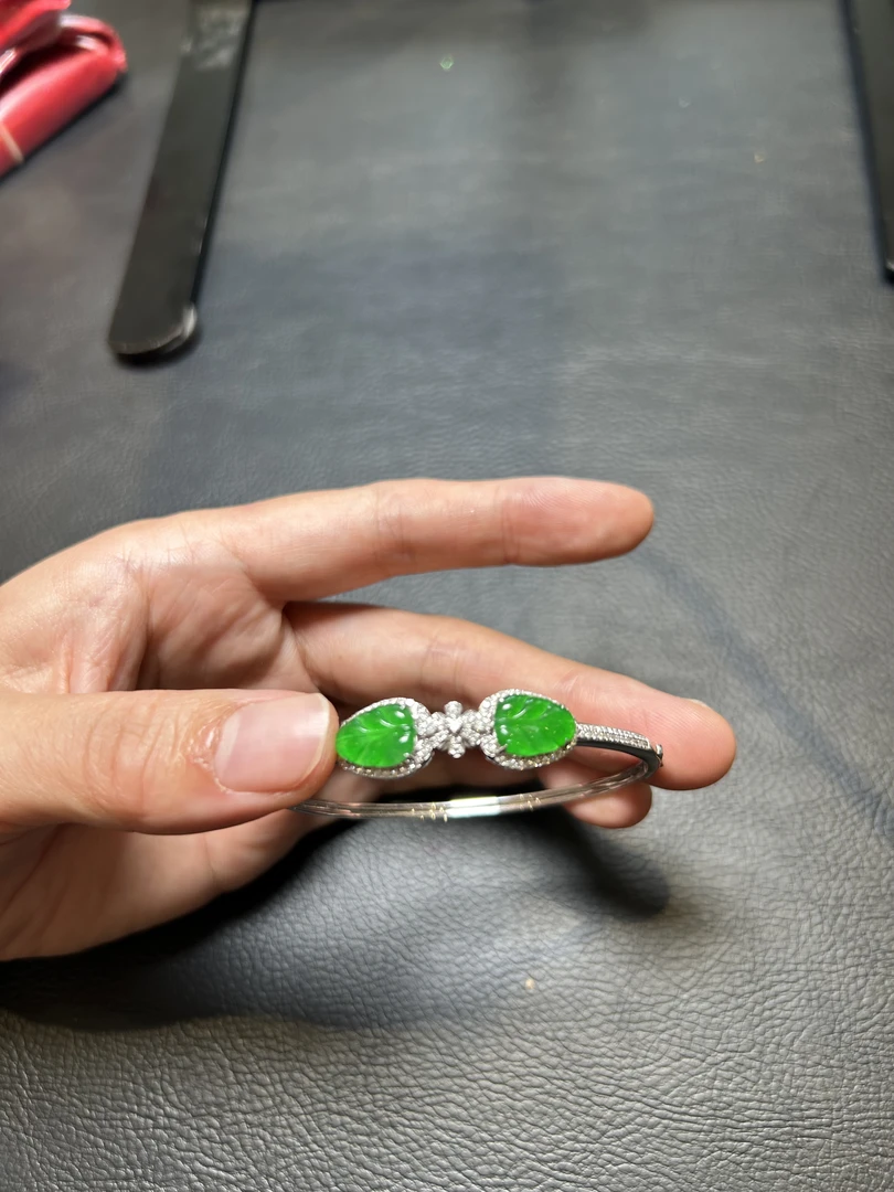 缅甸天然翡翠手镯