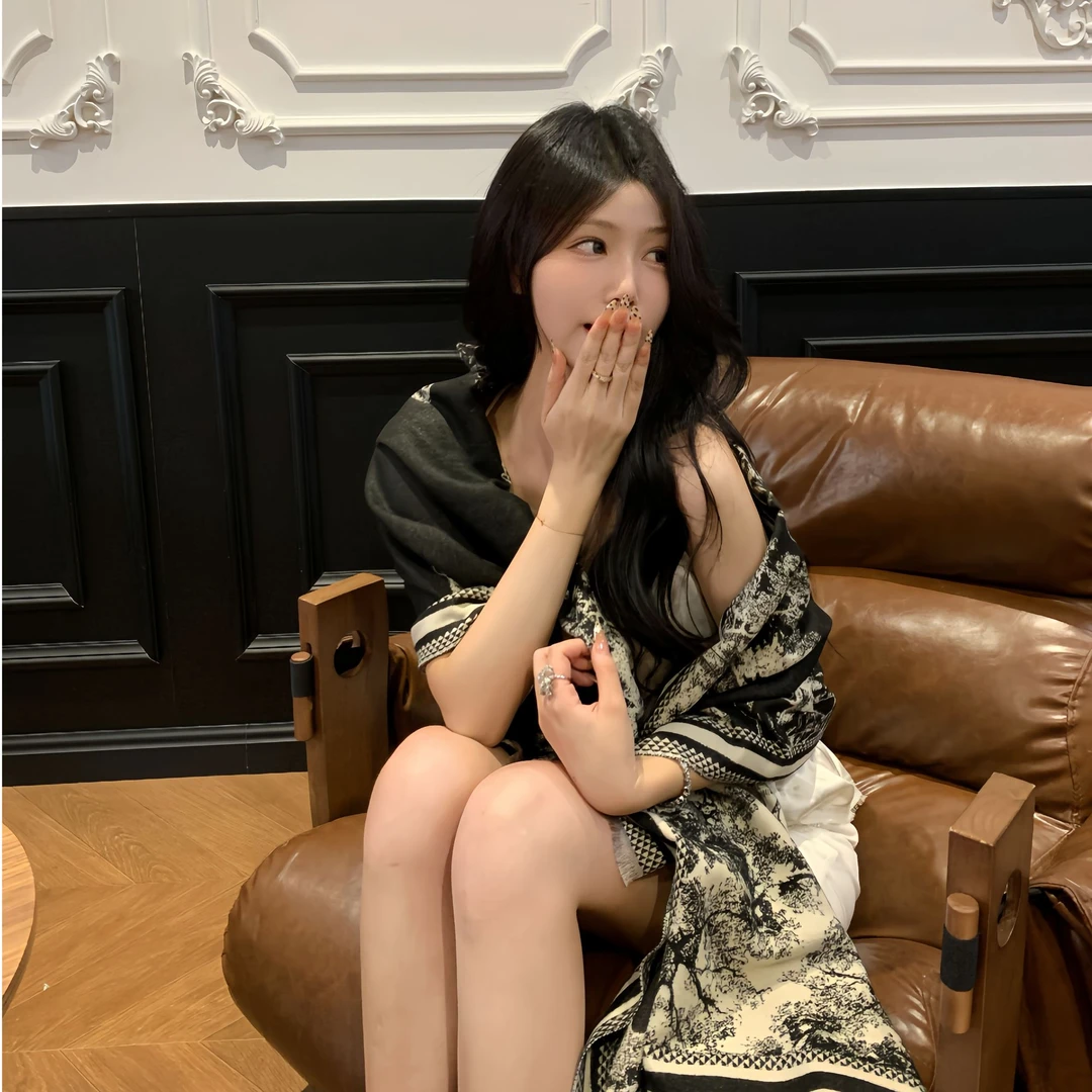 XIAOJZ秋冬季休闲风围巾女高级感百搭保暖水墨画披肩双面条纹围脖