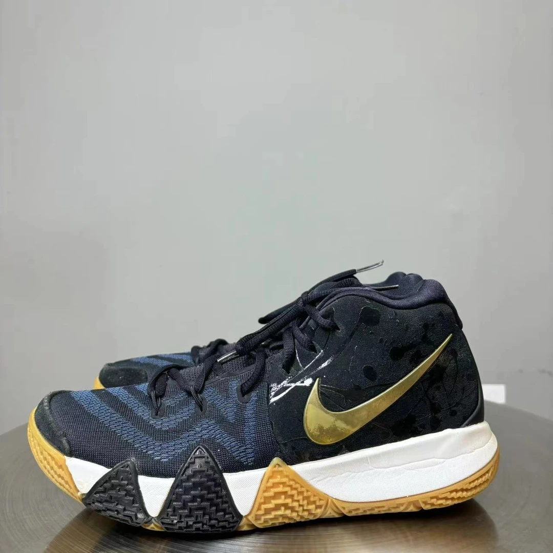 43码 Nike欧文4黑金篮球鞋 非原盒 9新 市场价2200