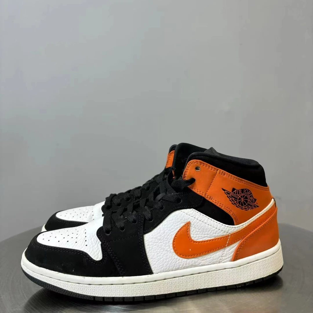 42码 AJ1扣碎篮板球鞋 非原盒 9新 市场价1300