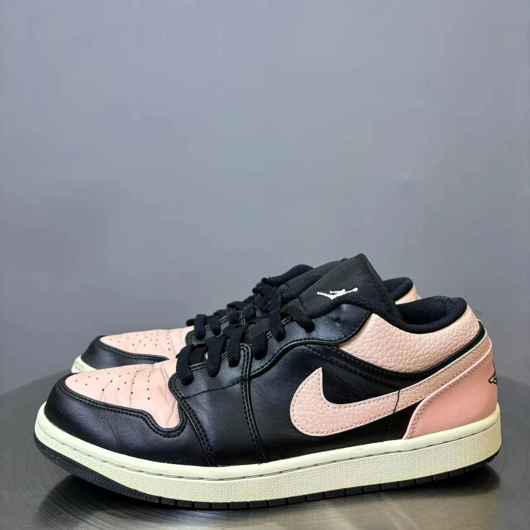 44码 AJ1黑粉脚趾球鞋 非原盒 9新 市场价1050