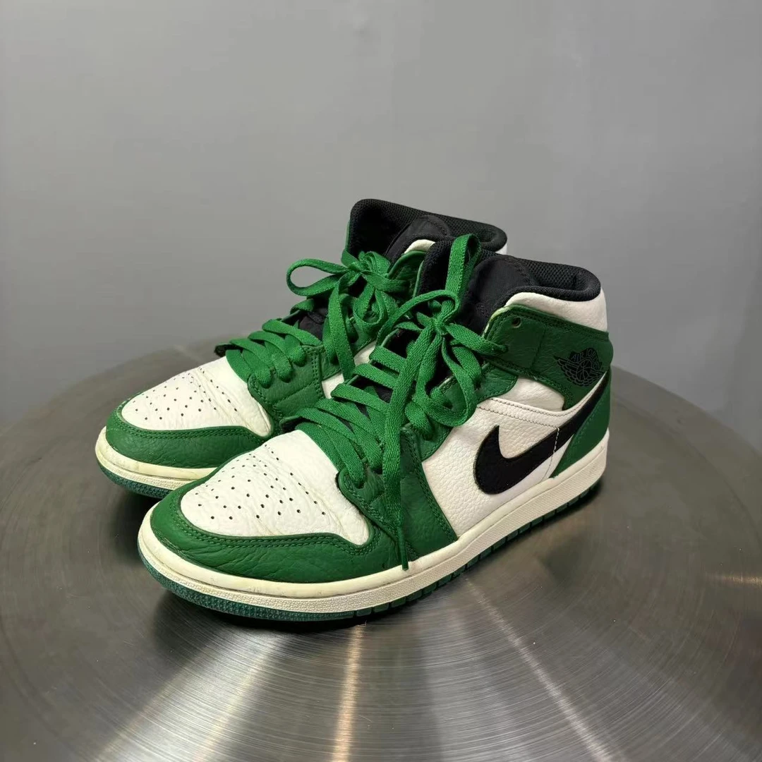 41码 AJ1凯尔特人 白绿球鞋 非原盒 8新 市场价2850