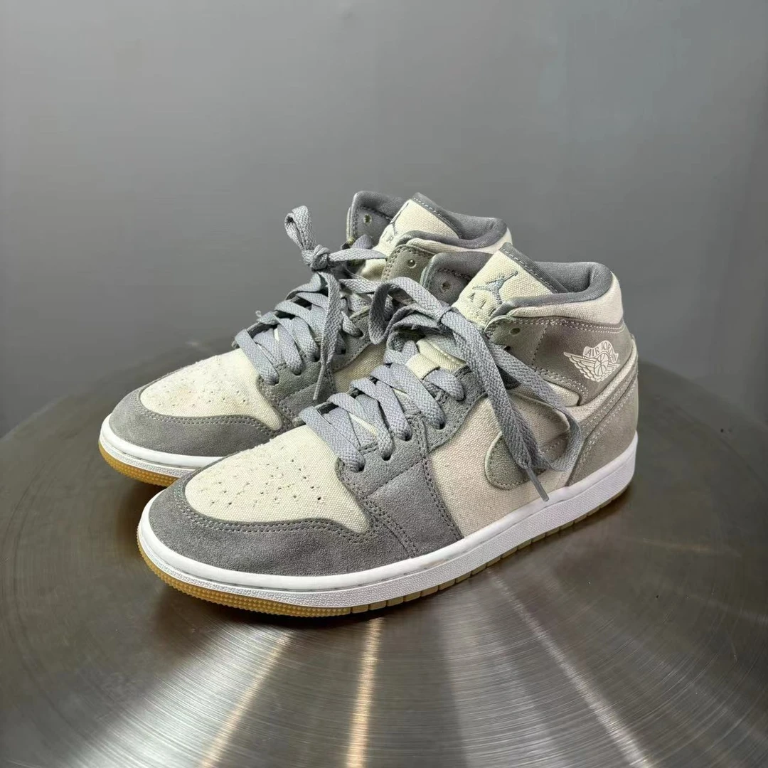 40.5码 AJ1椰奶 米灰色球鞋 非原盒 9新 市场价1000