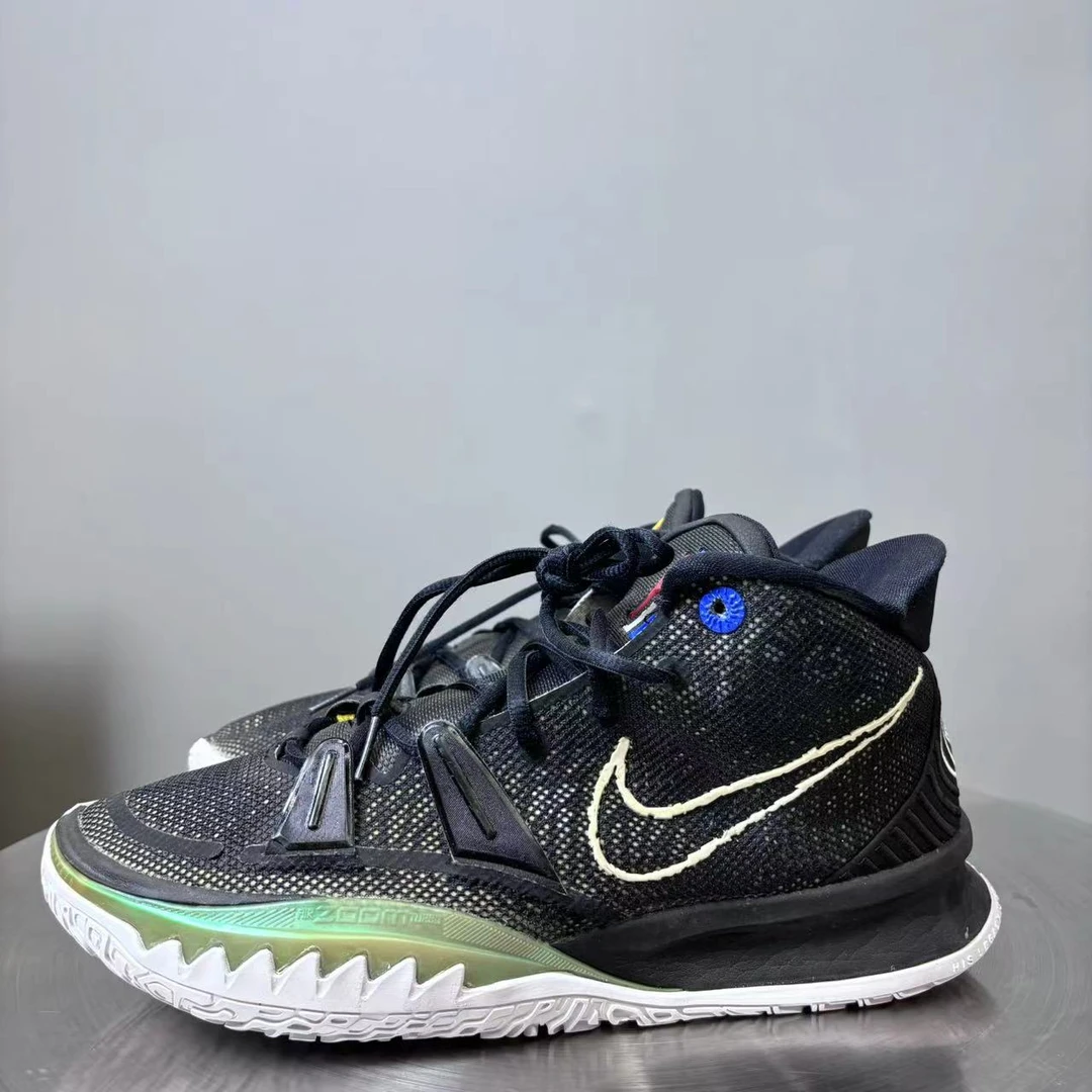 44码 Nike欧文7黑白球鞋（换底）非原盒 9新 市场价1900