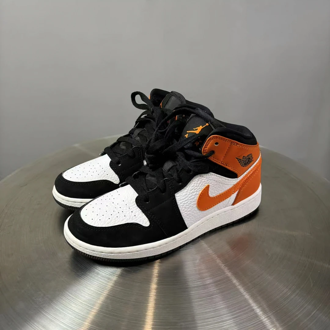 36码 AJ1扣碎篮板 黑橙球鞋 非原盒 9新 市场价1700