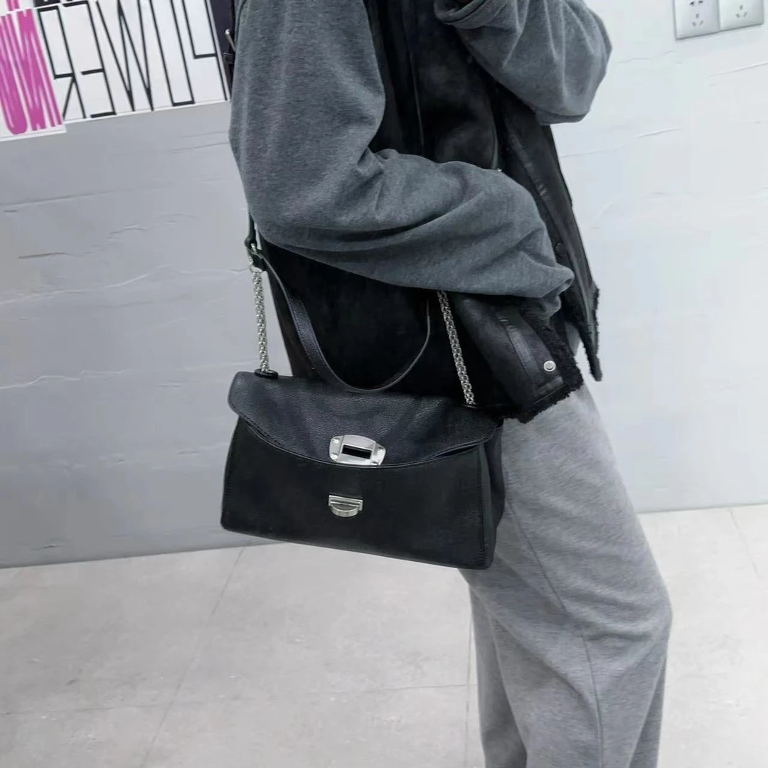 SISTERS【单色】极简ins风方块邮差银扣包包【长30CM宽16】